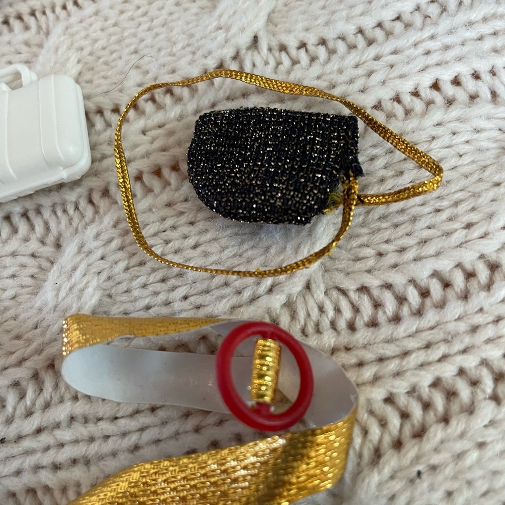 VTG 1980s Barbie accessory lot. 25 pcs: shoes/cowboy boots, purses, belts, bags - Picture 13 of 13